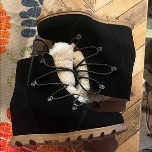 Sorel Black Winter Boots size 10 new without tags never been worn